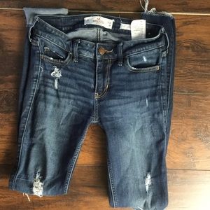 Hollister low rise super skinny jeans 24x30 ripped